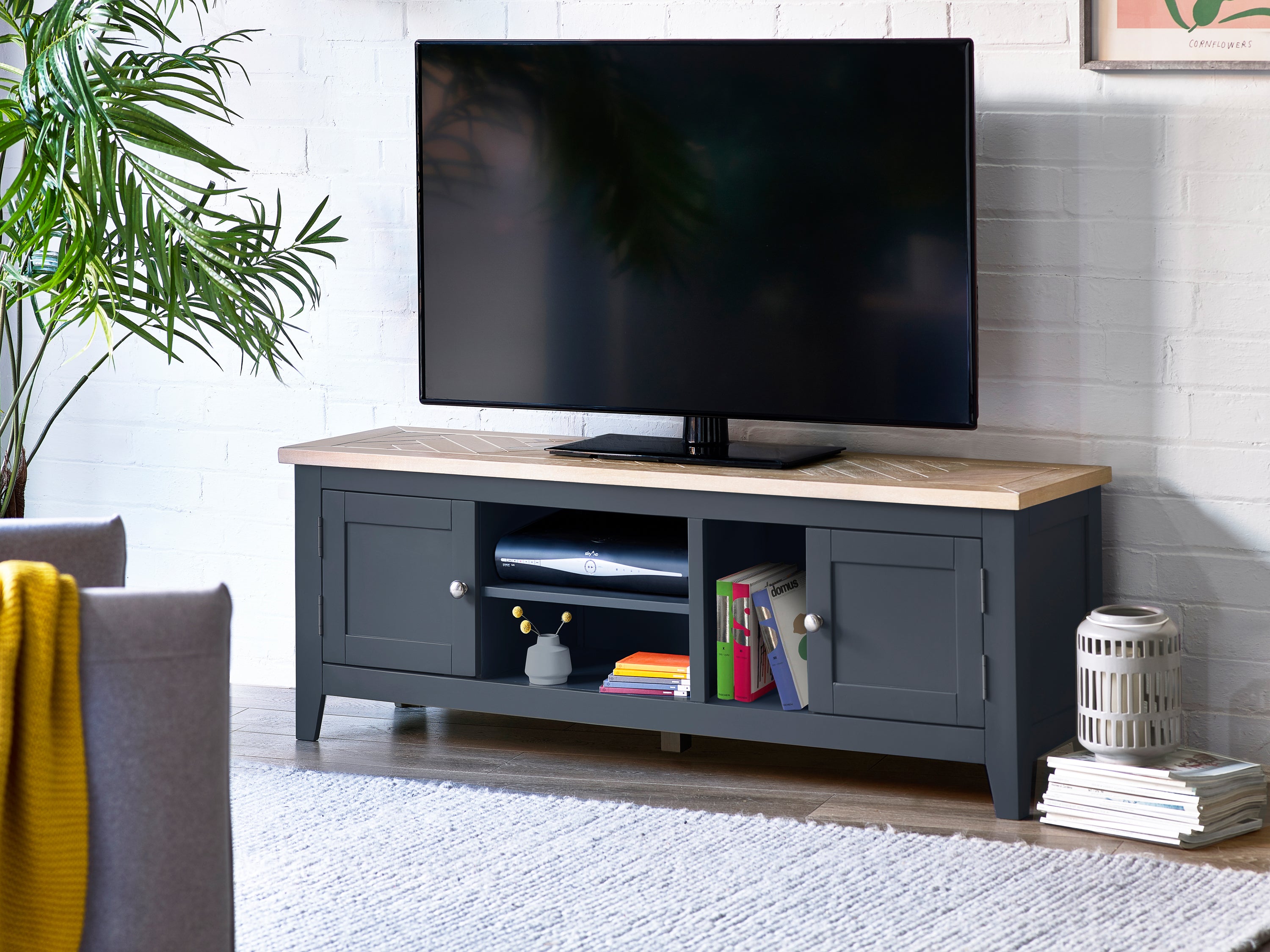 Bordeaux Widescreen TV Unit Black