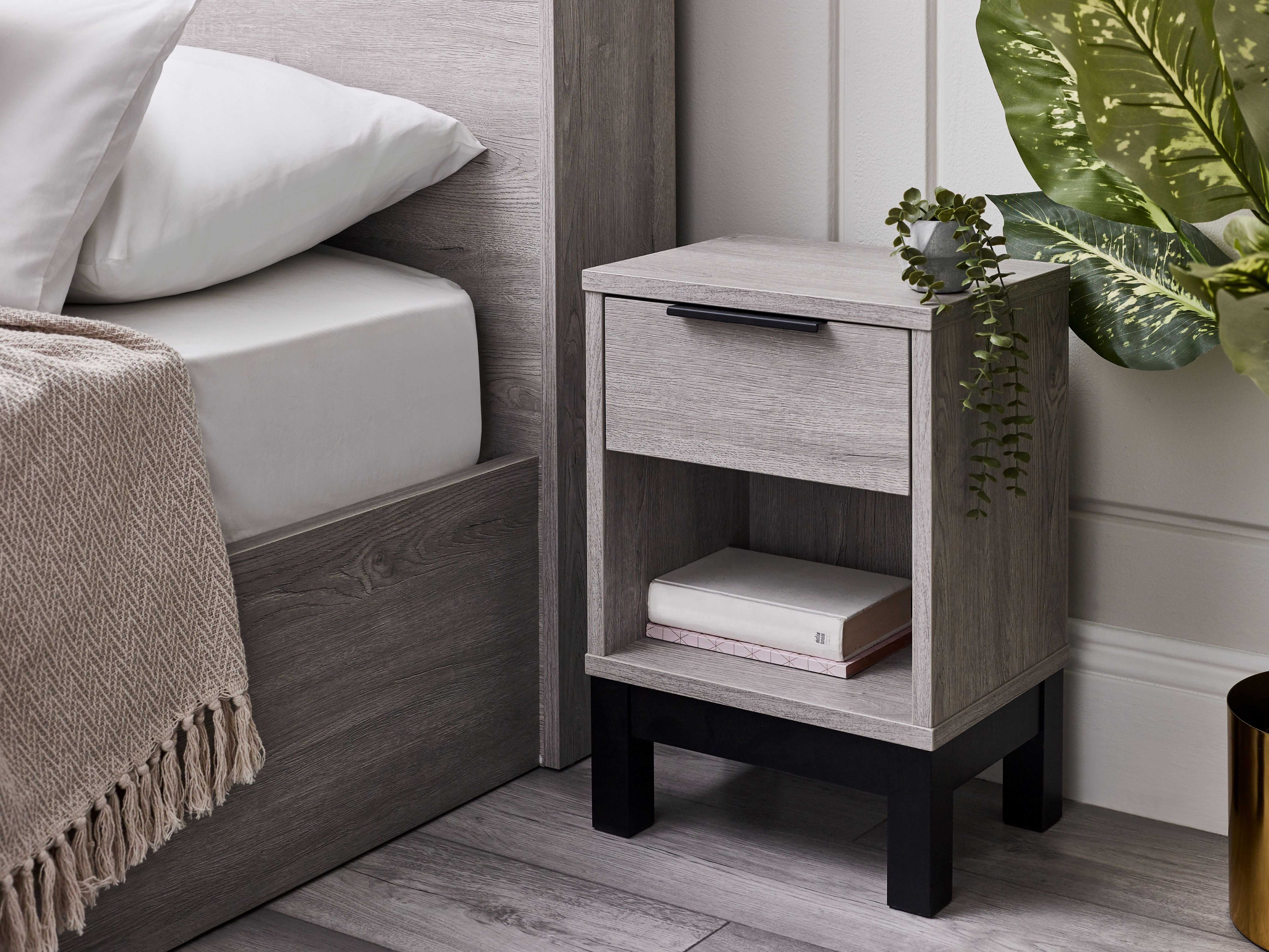 Kerala 1 Drawer Bedside Table