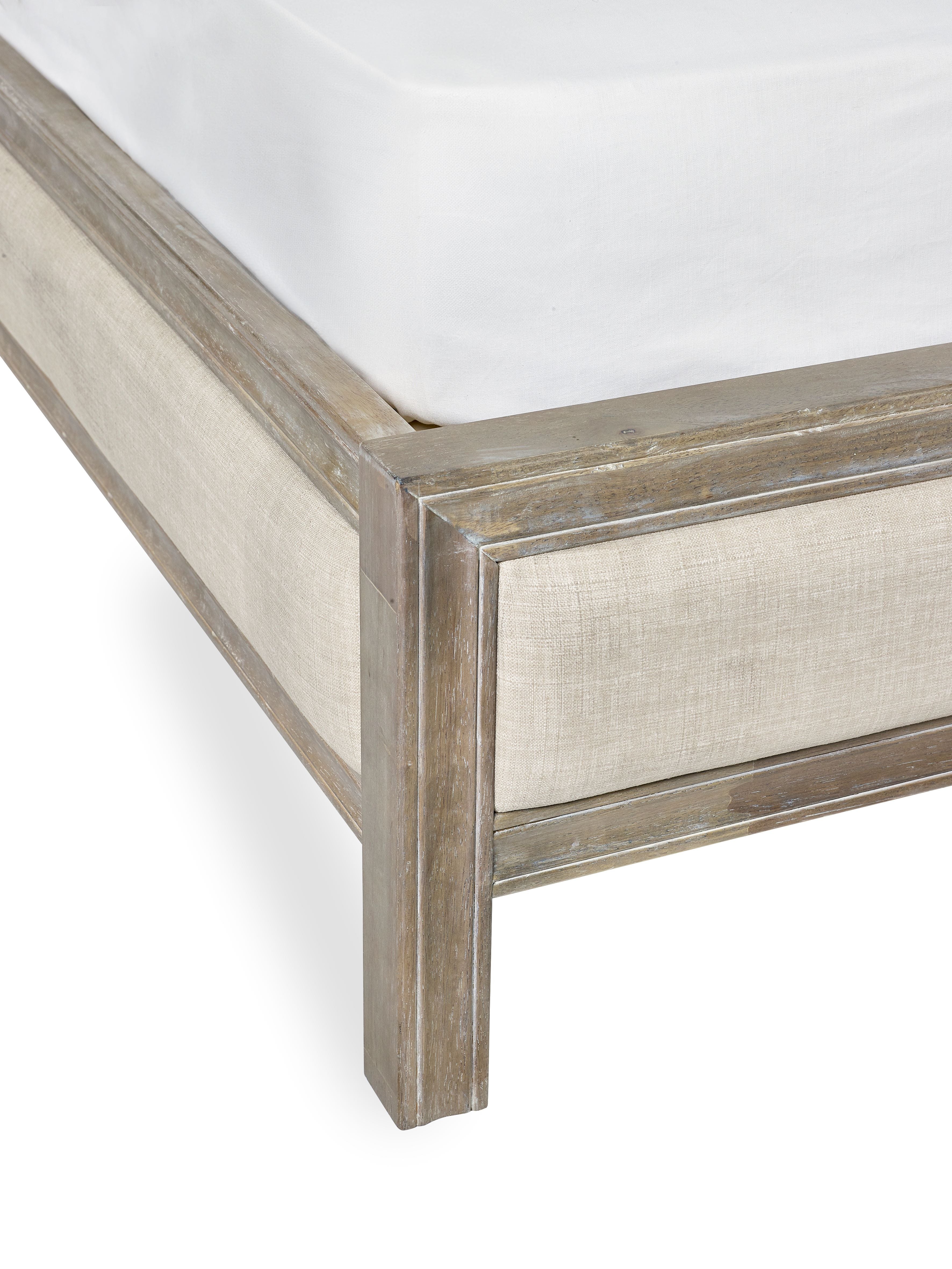 Lucie Bed