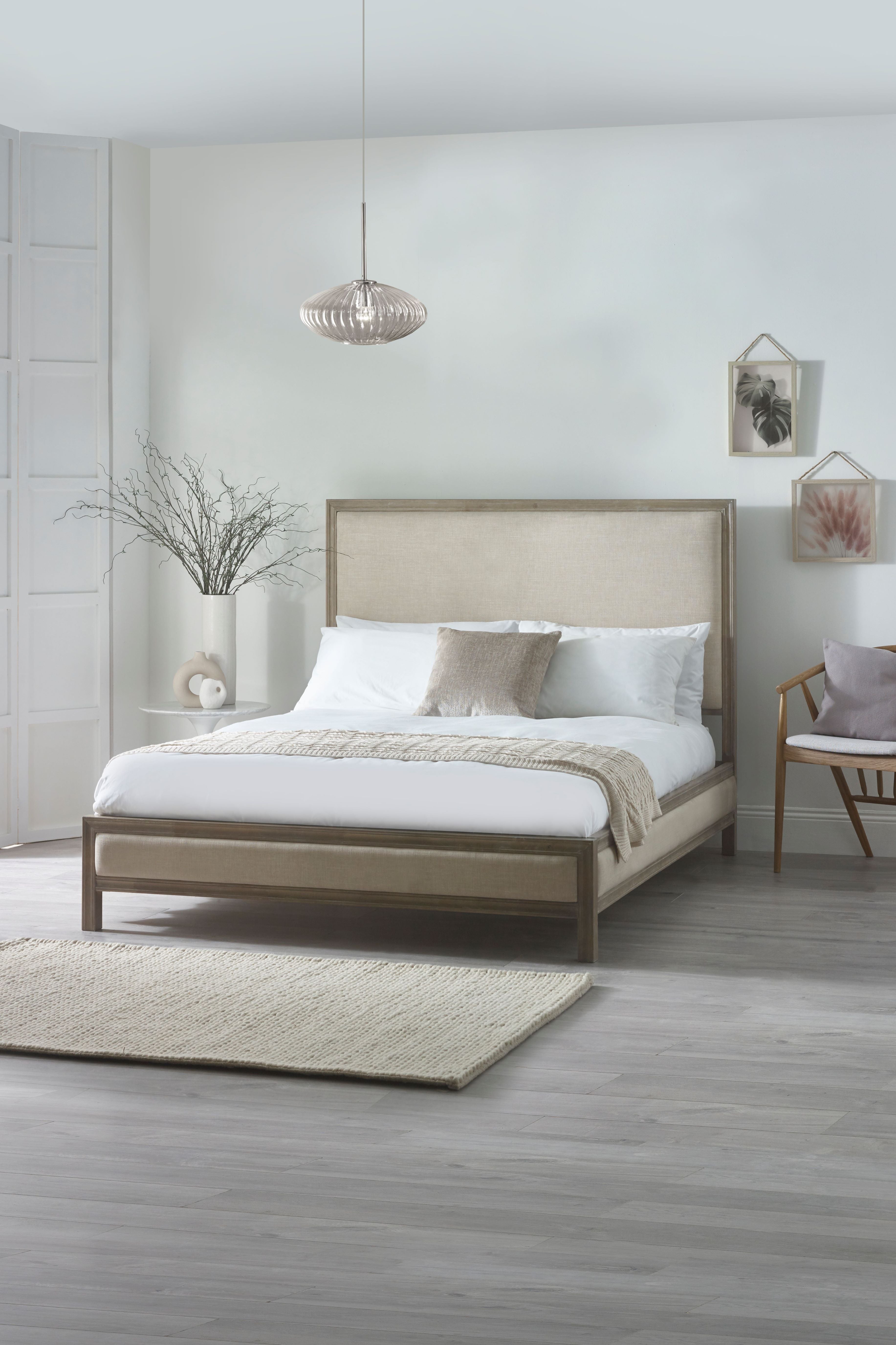 Lucie Bed